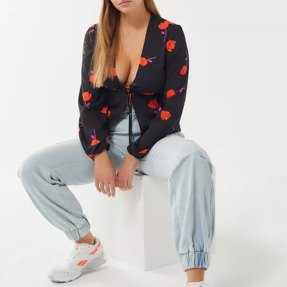 UO Floral Tie Top - Picture 3 of 9